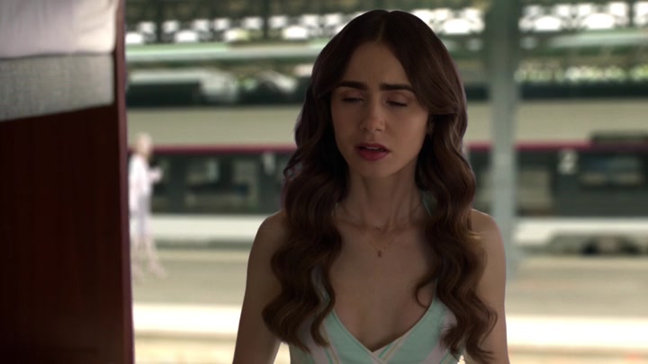Emily_in_Paris_S02E01_WEBRip_x264-ION10_2685.jpg Emily_in_Paris_S02E01_WEBRip_x264-ION10_2685.jpg