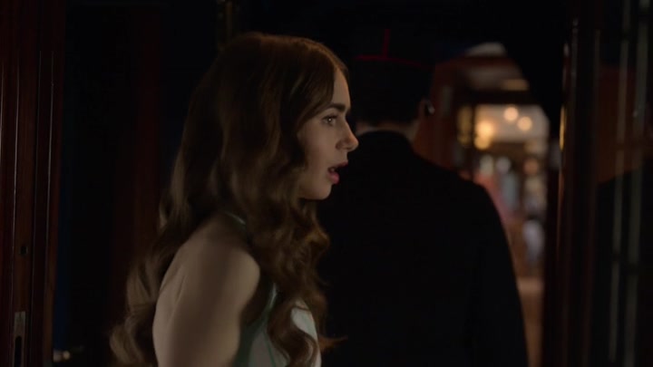 Emily_in_Paris_S02E01_WEBRip_x264-ION10_2711.jpg