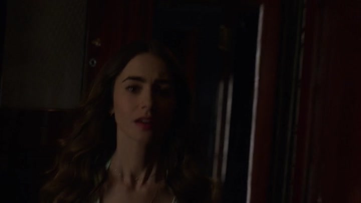Emily_in_Paris_S02E01_WEBRip_x264-ION10_2715.jpg