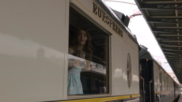 Emily_in_Paris_S02E01_WEBRip_x264-ION10_2726.jpg