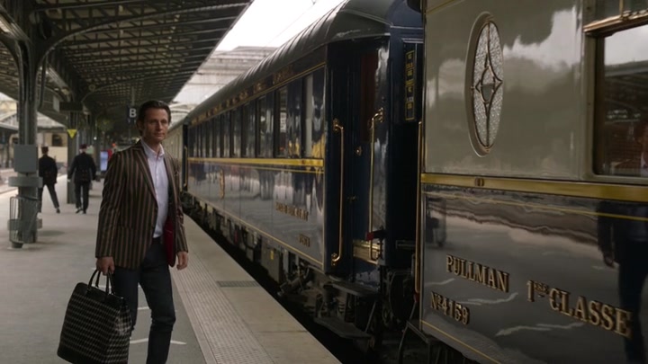 Emily_in_Paris_S02E01_WEBRip_x264-ION10_2731.jpg