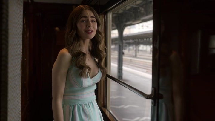 Emily_in_Paris_S02E01_WEBRip_x264-ION10_2740.jpg
