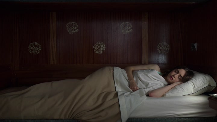 Emily_in_Paris_S02E02_WEBRip_x264-ION10_0022.jpg
