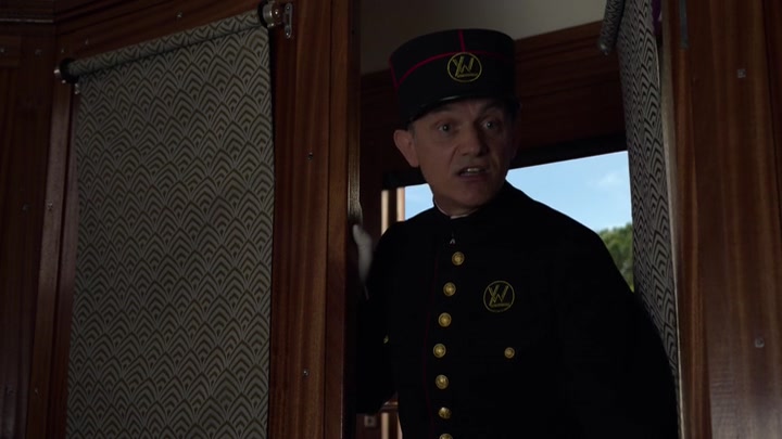 Emily_in_Paris_S02E02_WEBRip_x264-ION10_0028.jpg
