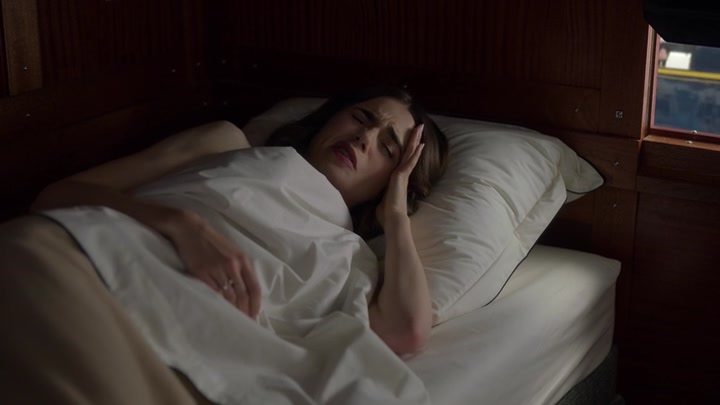Emily_in_Paris_S02E02_WEBRip_x264-ION10_0030.jpg
