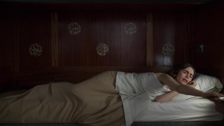 Emily_in_Paris_S02E02_WEBRip_x264-ION10_0039.jpg