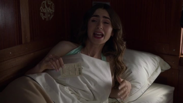 Emily_in_Paris_S02E02_WEBRip_x264-ION10_0047.jpg