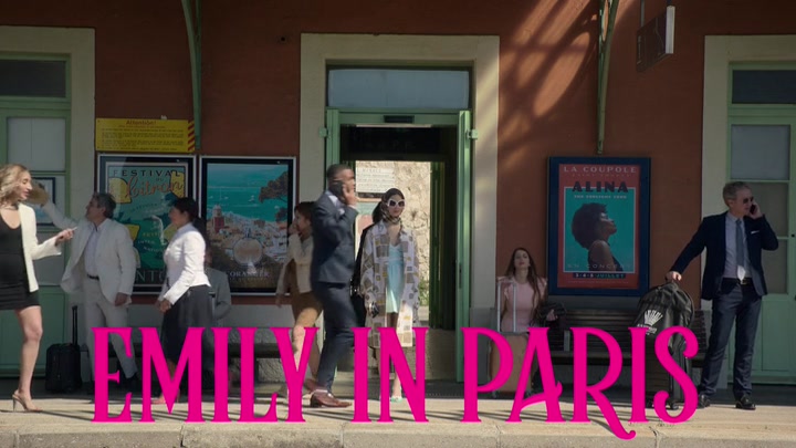 Emily_in_Paris_S02E02_WEBRip_x264-ION10_0069.jpg