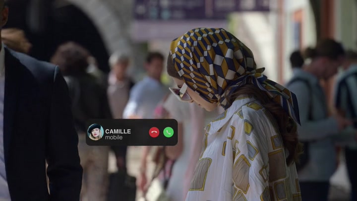 Emily_in_Paris_S02E02_WEBRip_x264-ION10_0071.jpg
