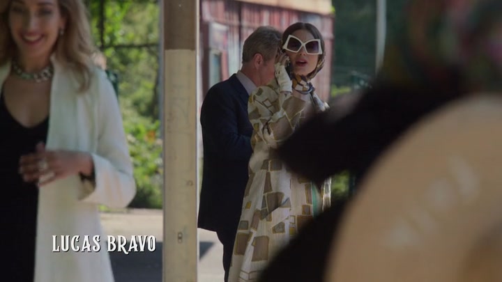 Emily_in_Paris_S02E02_WEBRip_x264-ION10_0121.jpg Emily_in_Paris_S02E02_WEBRip_x264-ION10_0121.jpg
