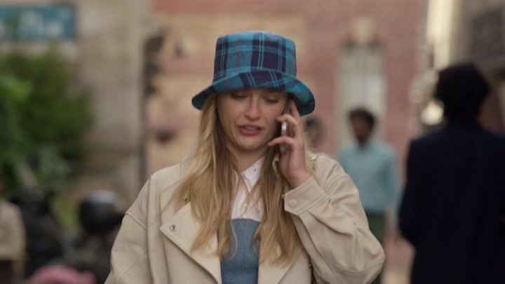 Emily_in_Paris_S02E02_WEBRip_x264-ION10_0133.jpg