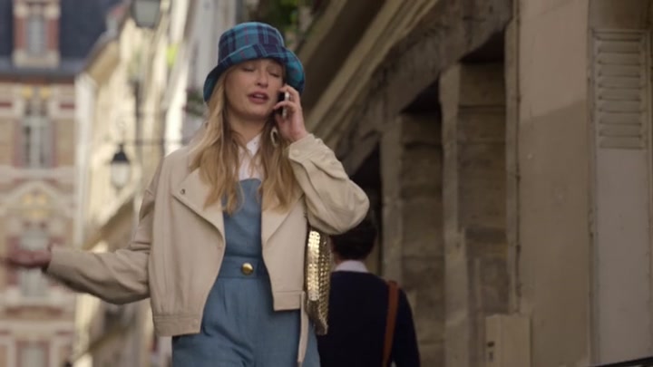Emily_in_Paris_S02E02_WEBRip_x264-ION10_0142.jpg