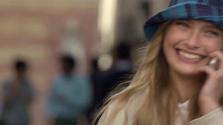 Emily_in_Paris_S02E02_WEBRip_x264-ION10_0156.jpg