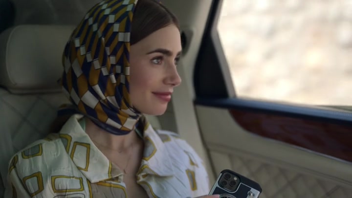 Emily_in_Paris_S02E02_WEBRip_x264-ION10_0173.jpg