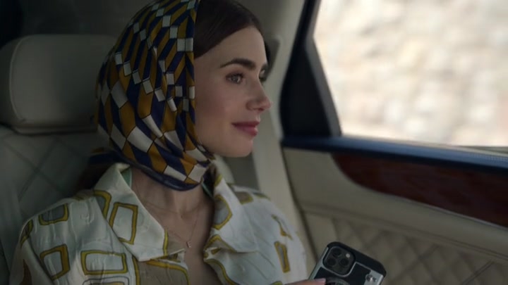 Emily_in_Paris_S02E02_WEBRip_x264-ION10_0175.jpg