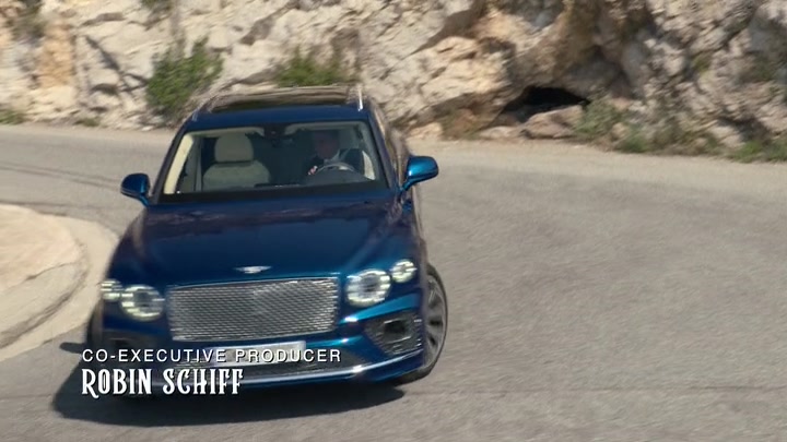 Emily_in_Paris_S02E02_WEBRip_x264-ION10_0178.jpg