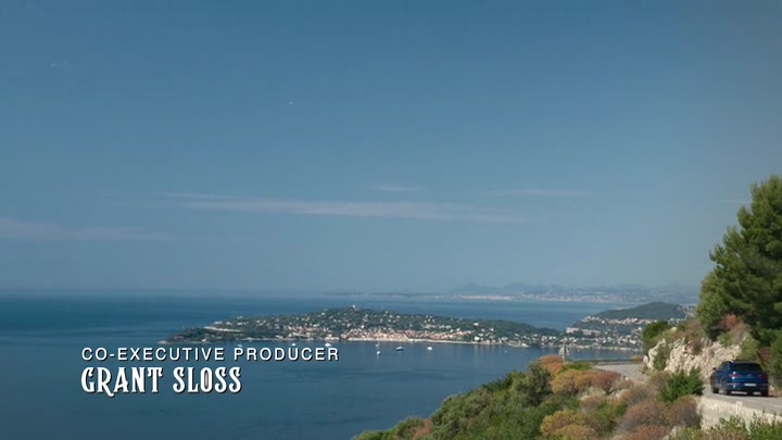 Emily_in_Paris_S02E02_WEBRip_x264-ION10_0186.jpg