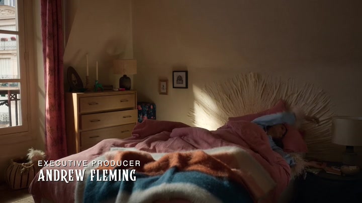 Emily_in_Paris_S02E02_WEBRip_x264-ION10_0193.jpg