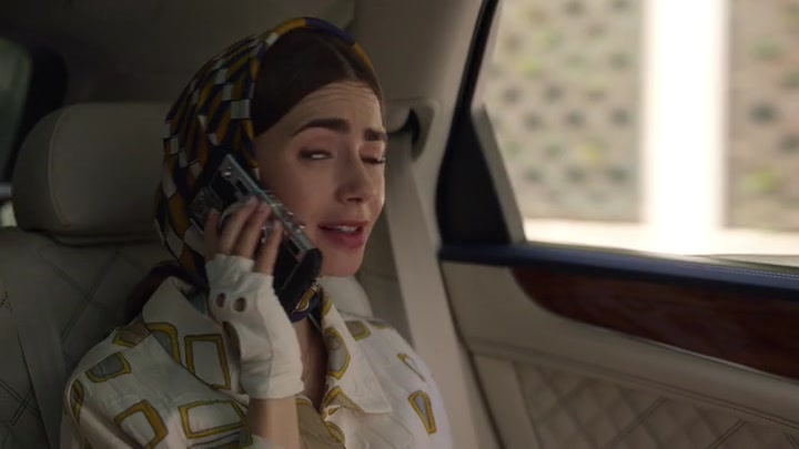 Emily_in_Paris_S02E02_WEBRip_x264-ION10_0213.jpg