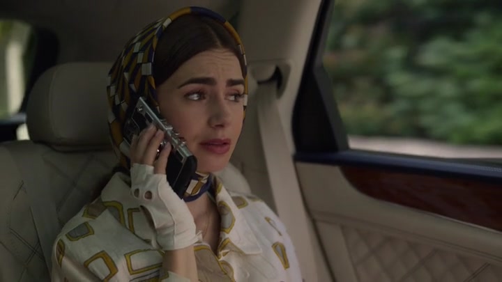 Emily_in_Paris_S02E02_WEBRip_x264-ION10_0216.jpg