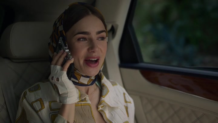 Emily_in_Paris_S02E02_WEBRip_x264-ION10_0269.jpg