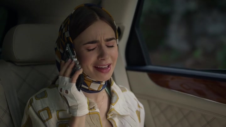 Emily_in_Paris_S02E02_WEBRip_x264-ION10_0270.jpg