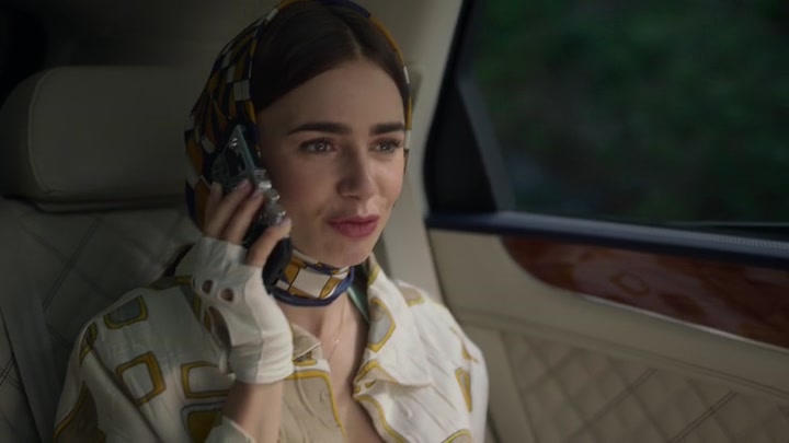 Emily_in_Paris_S02E02_WEBRip_x264-ION10_0272.jpg