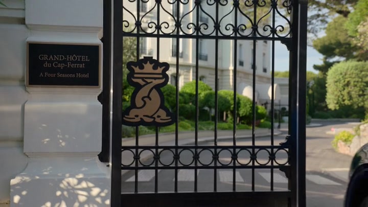 Emily_in_Paris_S02E02_WEBRip_x264-ION10_0297.jpg