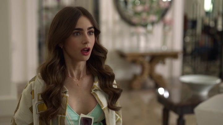 Emily_in_Paris_S02E02_WEBRip_x264-ION10_0321.jpg