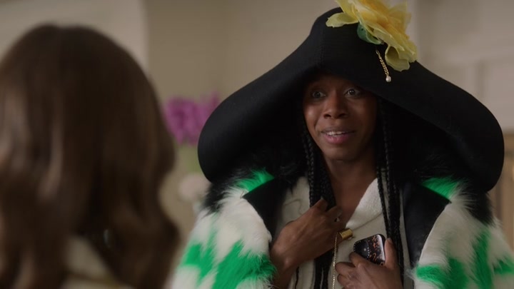 Emily_in_Paris_S02E02_WEBRip_x264-ION10_0384.jpg