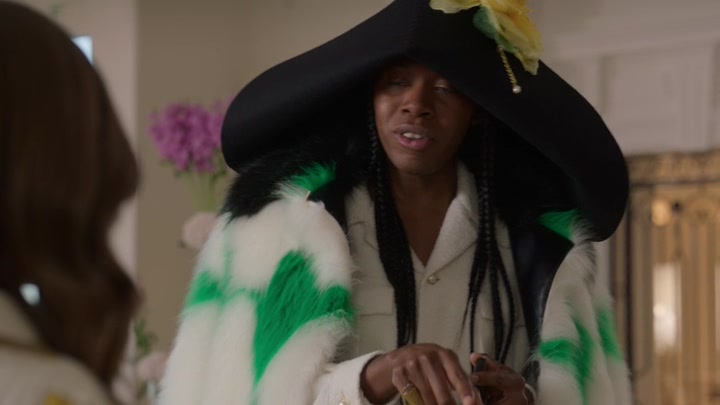Emily_in_Paris_S02E02_WEBRip_x264-ION10_0394.jpg