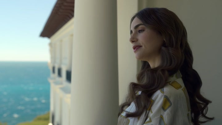 Emily_in_Paris_S02E02_WEBRip_x264-ION10_0456.jpg