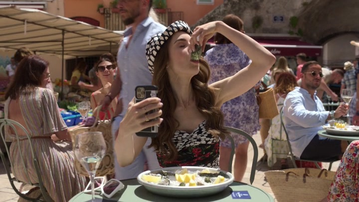 Emily_in_Paris_S02E02_WEBRip_x264-ION10_0479.jpg Emily_in_Paris_S02E02_WEBRip_x264-ION10_0479.jpg