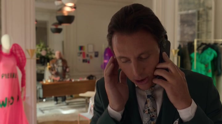 Emily_in_Paris_S02E02_WEBRip_x264-ION10_0551.jpg