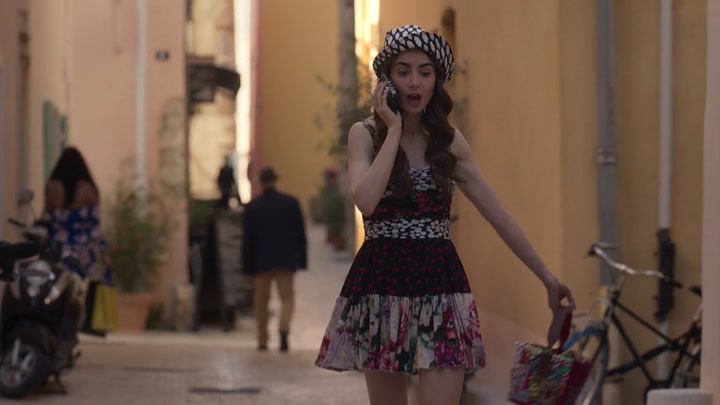 Emily_in_Paris_S02E02_WEBRip_x264-ION10_0576.jpg Emily_in_Paris_S02E02_WEBRip_x264-ION10_0576.jpg