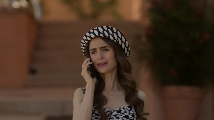 Emily_in_Paris_S02E02_WEBRip_x264-ION10_0606.jpg