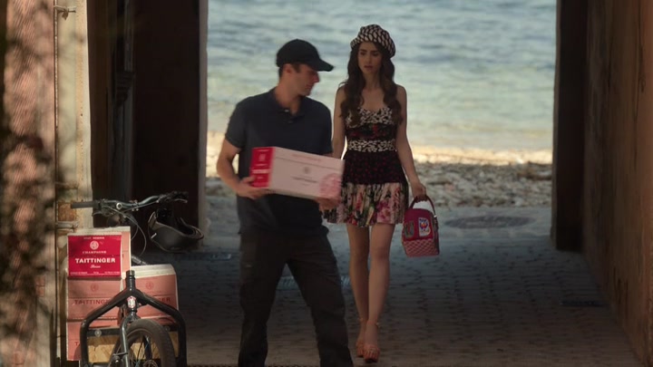 Emily_in_Paris_S02E02_WEBRip_x264-ION10_0626.jpg Emily_in_Paris_S02E02_WEBRip_x264-ION10_0626.jpg