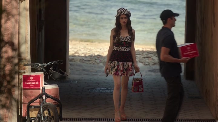 Emily_in_Paris_S02E02_WEBRip_x264-ION10_0628.jpg Emily_in_Paris_S02E02_WEBRip_x264-ION10_0628.jpg