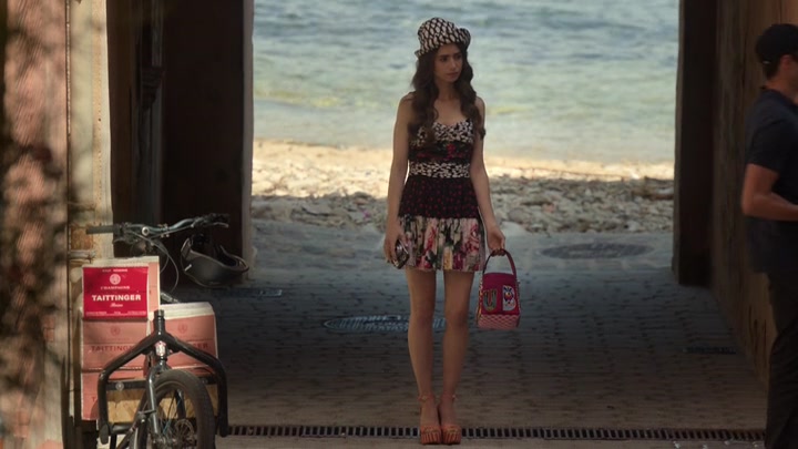 Emily_in_Paris_S02E02_WEBRip_x264-ION10_0629.jpg Emily_in_Paris_S02E02_WEBRip_x264-ION10_0629.jpg