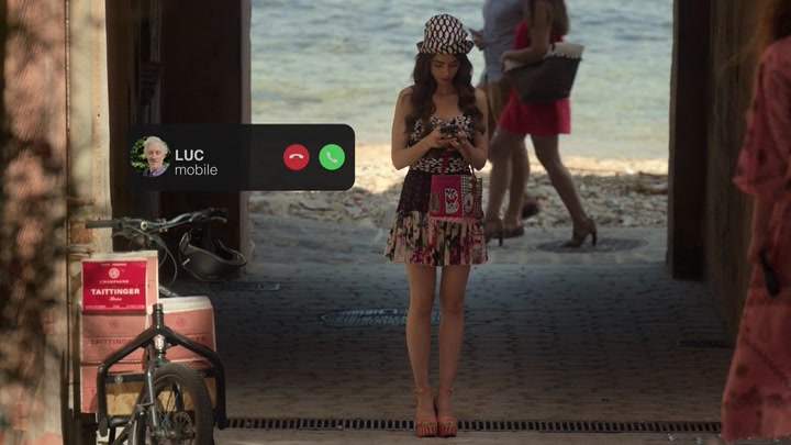 Emily_in_Paris_S02E02_WEBRip_x264-ION10_0634.jpg