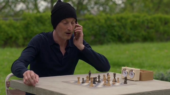 Emily_in_Paris_S02E02_WEBRip_x264-ION10_0644.jpg