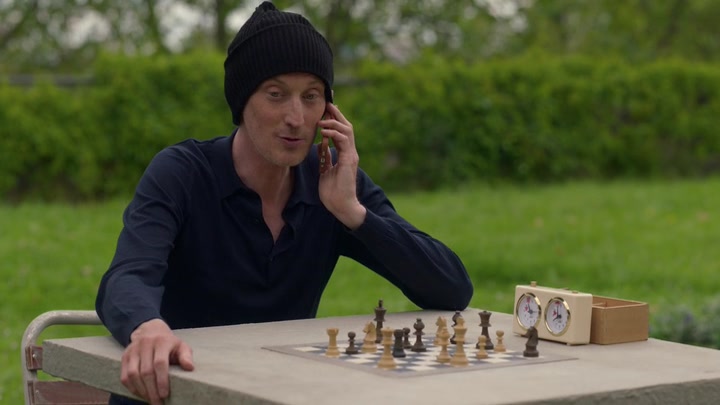 Emily_in_Paris_S02E02_WEBRip_x264-ION10_0645.jpg