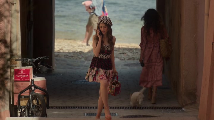 Emily_in_Paris_S02E02_WEBRip_x264-ION10_0649.jpg