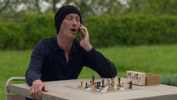 Emily_in_Paris_S02E02_WEBRip_x264-ION10_0657.jpg