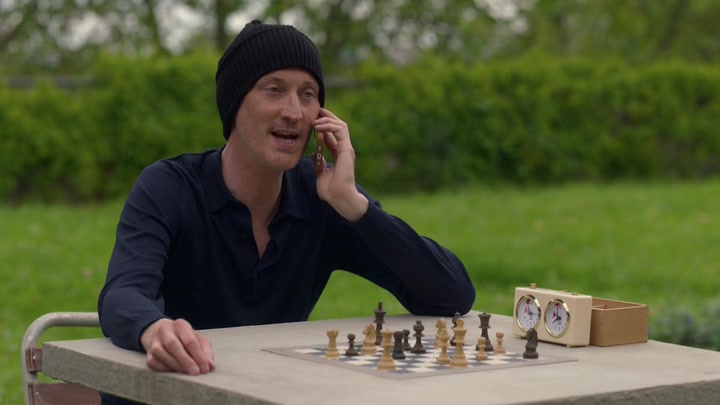 Emily_in_Paris_S02E02_WEBRip_x264-ION10_0660.jpg