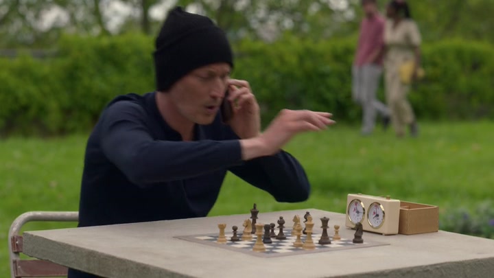 Emily_in_Paris_S02E02_WEBRip_x264-ION10_0675.jpg