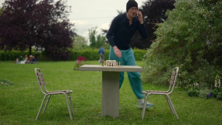 Emily_in_Paris_S02E02_WEBRip_x264-ION10_0678.jpg