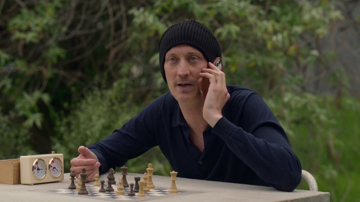 Emily_in_Paris_S02E02_WEBRip_x264-ION10_0683.jpg