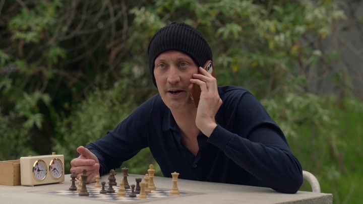Emily_in_Paris_S02E02_WEBRip_x264-ION10_0684.jpg