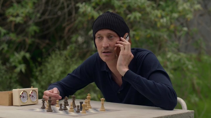 Emily_in_Paris_S02E02_WEBRip_x264-ION10_0691.jpg